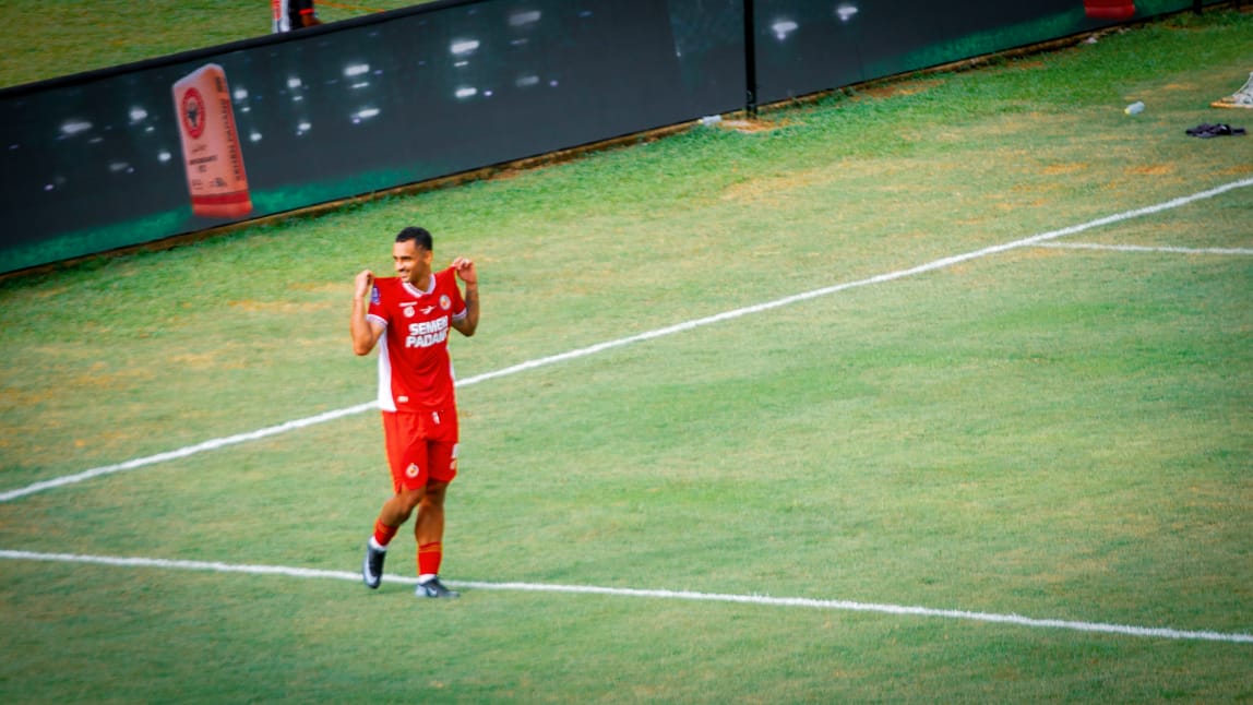 Bruno Gomes cetak gol perdana musim ini untuk SPFC sekaligus beri kemenangan atas Dewa United FC. (Foto: Rivo.S)